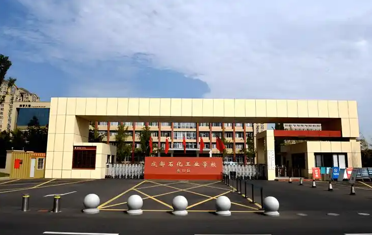 �ɶ�ʯ����ҵѧУ2026����������