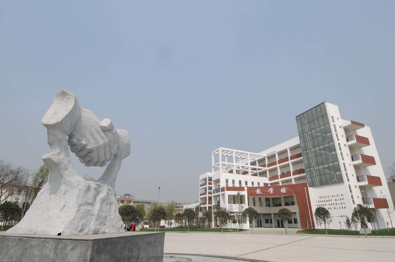 �Ĵ�ʡ����ѧУ�ǹ��컹����죿