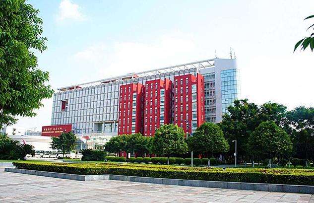 �Ĵ�����ѧԺ�����е�����ѧУ��ʲôרҵ��